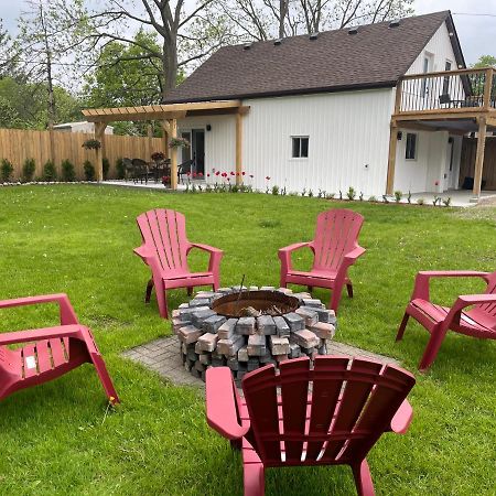 Cozy Cottage Style House Kitchener Exterior foto