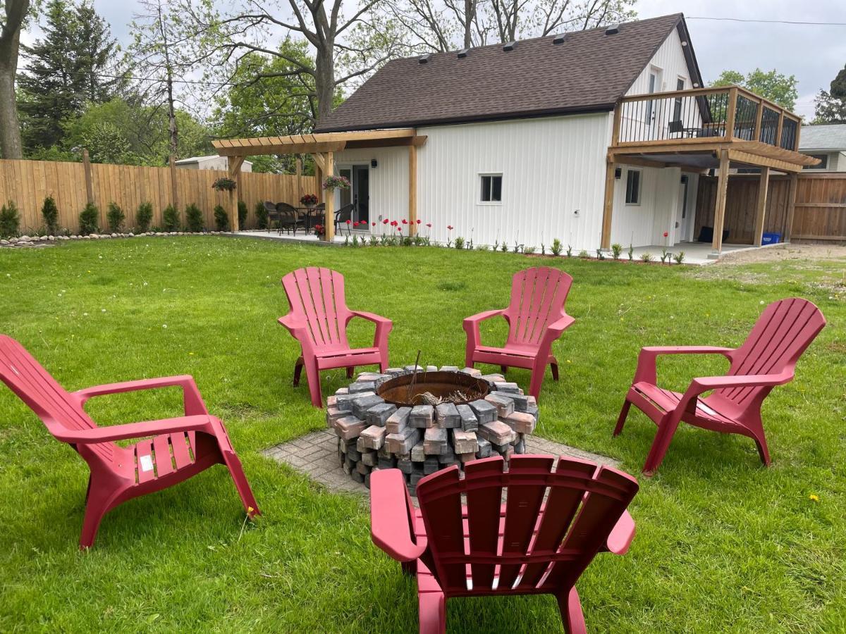 Cozy Cottage Style House Kitchener Exterior foto