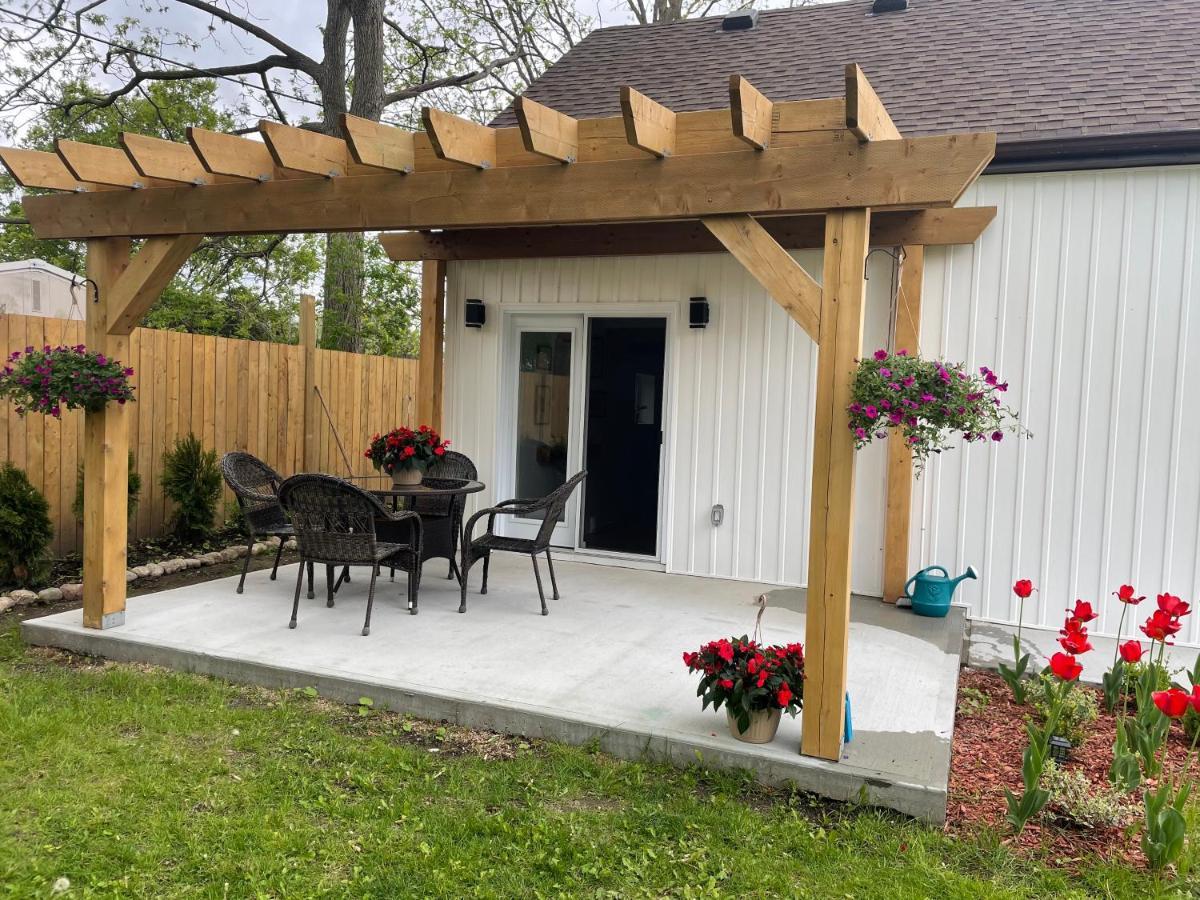 Cozy Cottage Style House Kitchener Exterior foto