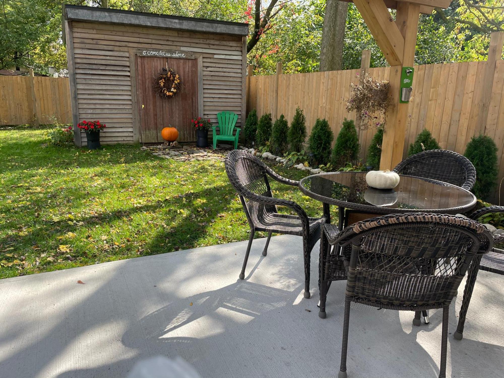 Cozy Cottage Style House Kitchener Exterior foto